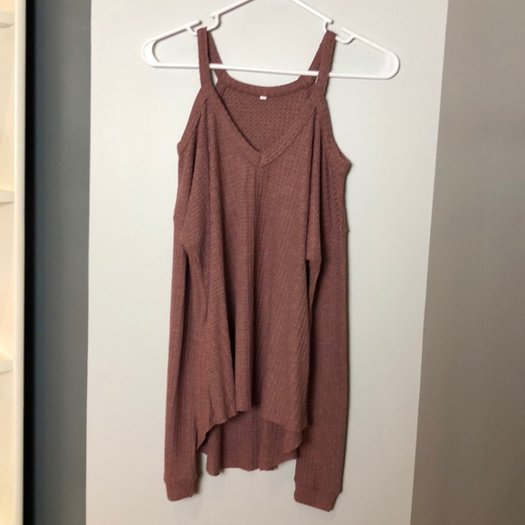 Peek-a-boo shoulder high low top - Picture 1 of 4